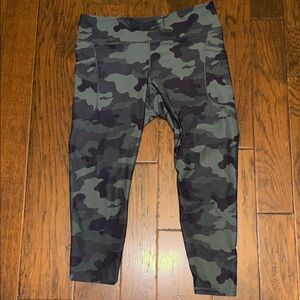 Old Navy Green Camo Leggings